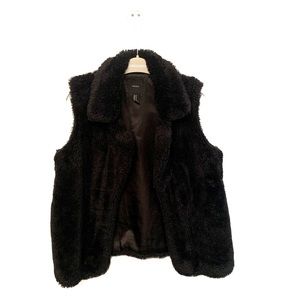 FOREVER 21 Faux Fur Black Vest Size M